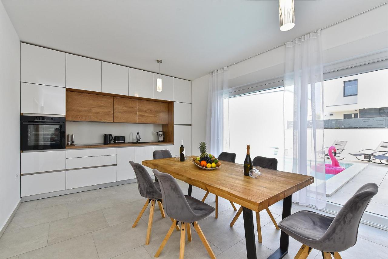Jlo 2 Mit 4 E-Bikes Villa เปโรย ภายนอก รูปภาพ